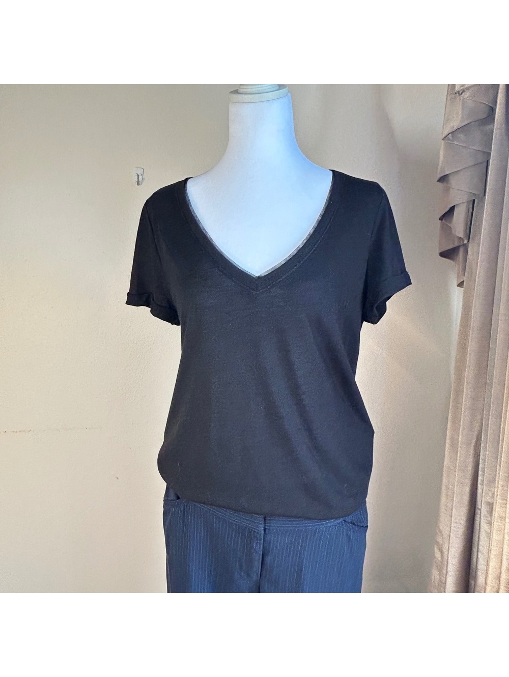 White House Black Market Women's Black V-Neck Short flutter sleeve Top Size S